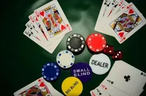 poker-chips-and-button
